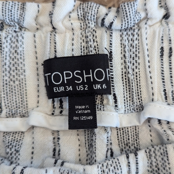 TOPSHOP Stripped Skirt With Button Down Detailing - Picture 4 of 4